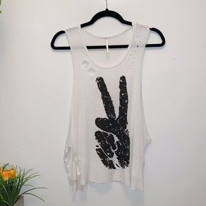 JC fits peace ✌🏻 distressed graphic tank